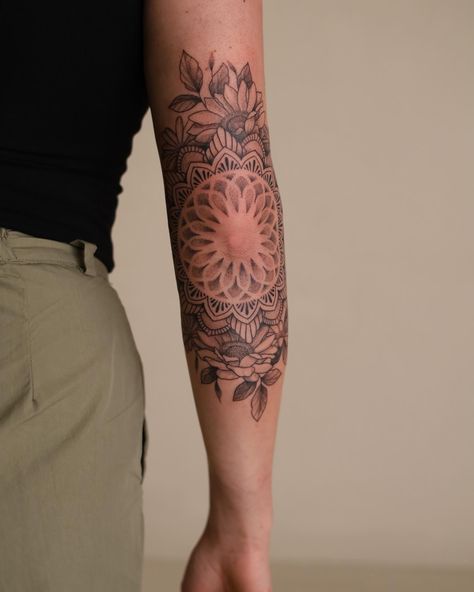 Elbow mandala with flowers, I love this combination!😁 Thanks Marjan 🙏🙏 . . . . #elbowmandala #elbowtattoo #floraltattoo #flowertattoo #sunflowertattoo #zentattoo #elbowtattoos #dotworkmandala #zwolletattoo #tattoozwolle Floral Tattoo Elbow, Elbow Cuff Tattoo, Elbow Bend Tattoo Women, Nature Elbow Tattoo, Mandala Floral Sleeve, Womens Elbow Tattoo, Mandala Tattoo For Women, Mandala Elbow Tattoo, Elbow Mandala Tattoo