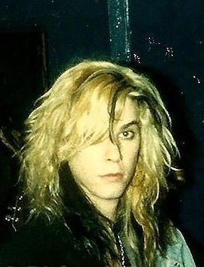 D u f f ! 🖤 Duff Mckagan, Blonde Hair, Roses, Angeles, Blonde, Wall, Hair, Blue, Black