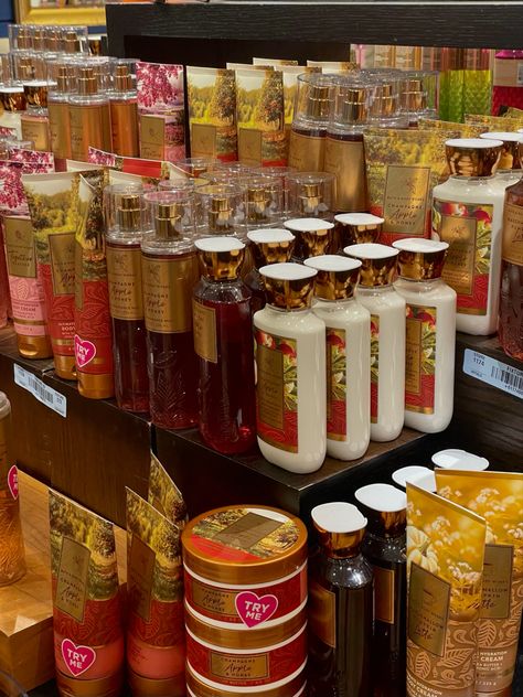 Autumn Bath Aesthetic, Bath And Body Works Store Aesthetic, Fall Bath And Body Works Aesthetic, Bath And Bodyworks Aesthetic, Fall Skincare Aesthetic, Bath And Body Works Perfume Aesthetic, Aesthetic Bath And Body Works, Fall Bath And Body Works, Fall 2000s