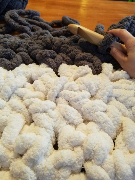 Super Bulky Blanket of Awesomeness! - Twineandwineonline Super Chunky Crochet Blanket, Chunky Crochet Blankets, Beautiful Crochet Blanket, Chunky Yarn Crochet Pattern, Chunky Blanket Pattern, Bulky Yarn Patterns, Bulky Yarn Crochet, Chunky Yarn Blanket, Chunky Yarn Crochet