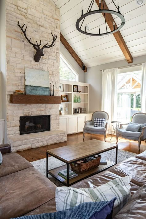 30 Best Modern Farmhouse Living Rooms for 2023 - Nikki's Plate Texas Living Room, Ceiling Beams Living Room, Casas Country, Beams Living Room, Vaulted Ceiling Living Room, Fireplace Wood, Moore House, Texas Living, Limestone Fireplace