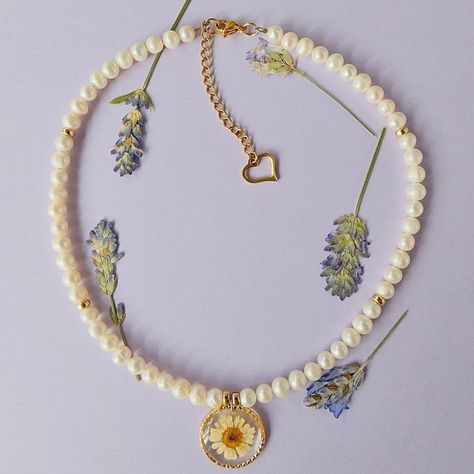 Resin Choker Necklace, Resin Choker, Sweet Alyssum, Daisy Choker, Lavender Necklace, Flower Necklaces, Daisy Pendant, Pressed Flower Necklace, Flower Choker