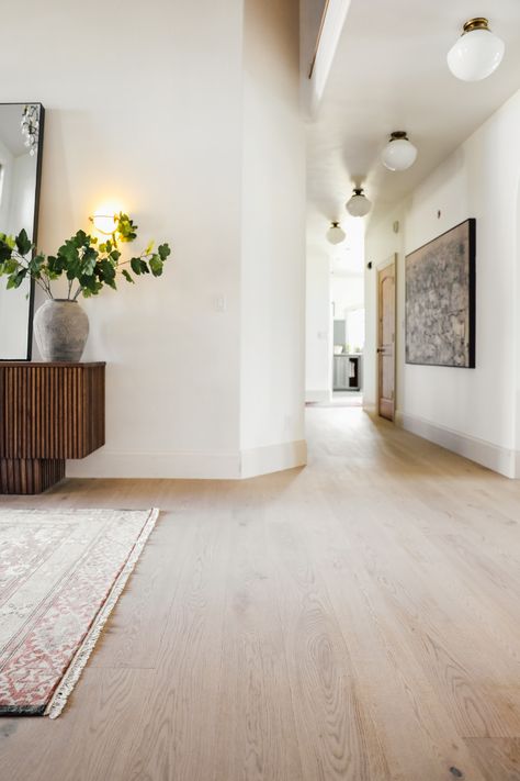 Faux Wood Tiles, White Oak Hardwood Floors, Chris Loves Julia, Oak Hardwood Flooring, Light Wood Floors, Appartement Design, Flooring Inspiration, White Oak Floors, Wooden Floors