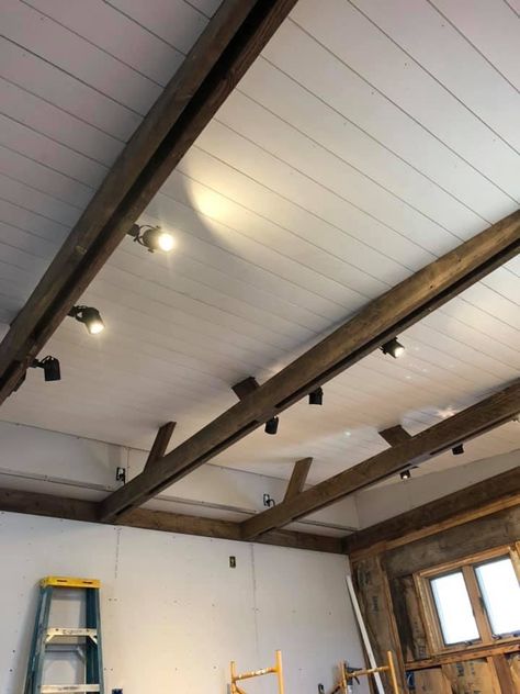 Bar Track Lighting Ideas, Lights On Beams Ceilings, Beam With Lights, Exposed Ceiling Lighting, Beam Ceiling Lighting, Beam Ceiling Design, Wall Panel Ceiling, Cladding Ceiling, Rustic Track Lighting