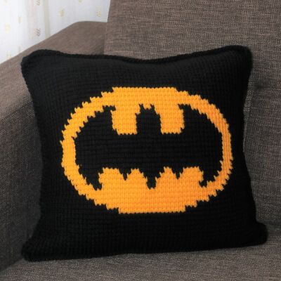 Batman Amigurumi, Crochet Batman, Batman Pillow, Simple Sweater, Crochet Charts, Confection Au Crochet, Crochet Pillows, C2c Crochet, Sweater Crochet