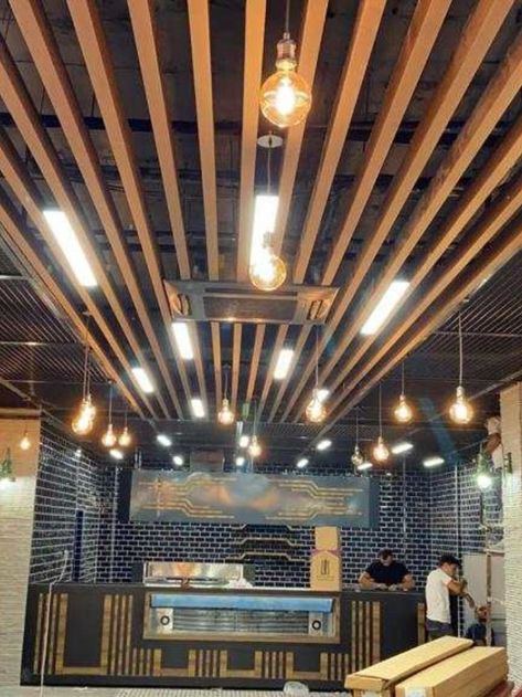 Restaurant Pop Ceiling Design, Industrial Drop Ceiling, Ceiling Elements Interior Design, Celing Roof Design For Shop, Resturant Celling Ideas, Salon Ceiling Ideas, Ceiling Baffle Design, Shop Ceiling Ideas, Cafe Ceiling Ideas