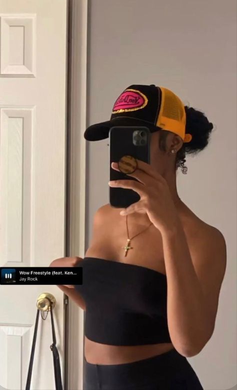 Outfits With Hats Black Women, Fitted Cap Outfit Black Women, Tomgirl Outfits, Cap Outfit, Natural Hair Styles Easy, Causal Outfits, Outfits With Hats, Curvy Outfits, Pretty Selfies