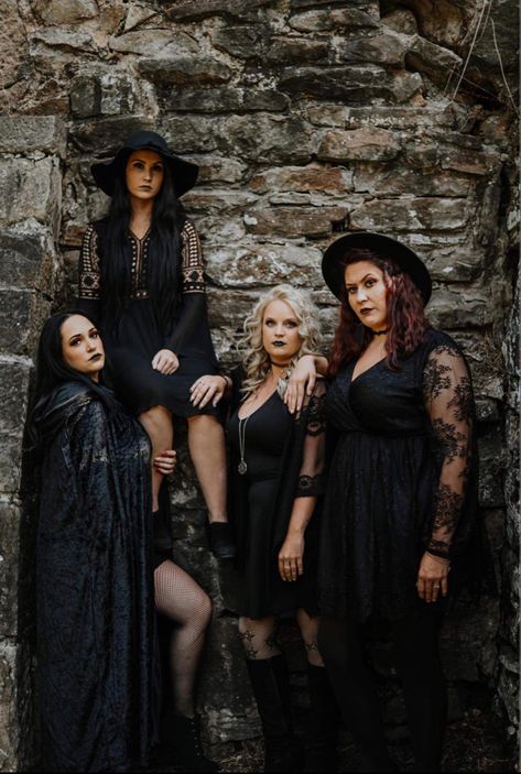 Plus Size Witch Photoshoot, Witchy Photoshoot Outfits, Group Witch Photoshoot, Coven Photography, Best Friend Witch Photoshoot, Witch Coven Photoshoot, Best Friend Halloween Photoshoot, Coven Photoshoot, The Witch Aesthetic