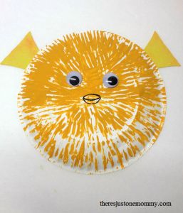 Paper plate pufferfish craft from Theres Just One Mommy Pufferfish Craft Preschool, Puffer Fish Craft Preschool, Blowfish Craft, Sharks Crafts, Puffer Fish Craft, Pufferfish Art, Pufferfish Craft, Kids Creative Ideas, Ocean Crafts For Kids