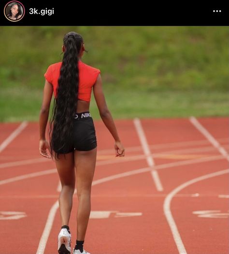 Athletic Girl Aesthetic, Muscle Mami, Track Pics, Track Inspiration, Dylan Brown, Track Aesthetic, Track Senior Pictures, Strong Women Fitness, Sport Time