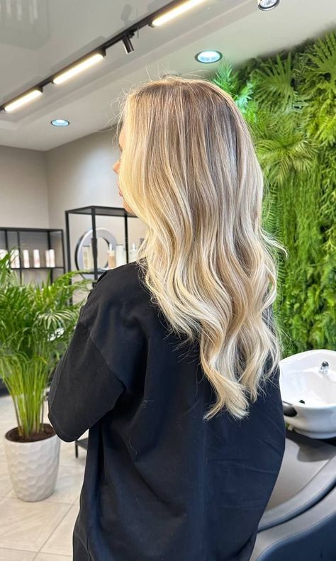 To The Root Balayage, Blonde Hair For Porcelain Skin, Blonde Highlights Cool Skin Tone, Rooted Lived In Blonde, Blonde Hair Highlights Ideas For Blondes, Blonde Inspo Highlights, Balayage Hair Blonde Before And After, Medium Light Blonde Hair, Balayage On Blonde Hair Natural