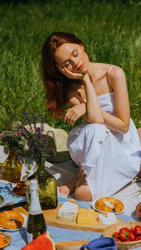 Aesthetic Picnic Outfit, Picnic Bday, Picnic Appetizers, Cake Picnic, Basket Aesthetic, Girls Picnic, Outfit Picnic, Picnic Photo Shoot, Picnic Cake