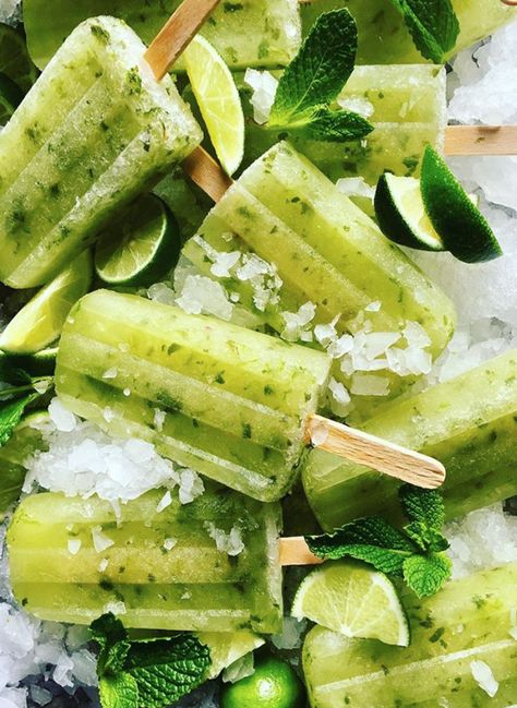 Cucumber Popsicles, Lime Popsicles, Healthy Popsicle Recipes, Boozy Popsicles, Ice Pop Recipes, Healthy Popsicles, Smoothie Recipes Strawberry, Fruit Popsicles, Los Angeles Food