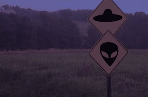 I want to believe Gambar Lanskap, Aliens Exist, The Wombats, Space Grunge, Alien Aesthetic, Welcome To Night Vale, Night Vale, Grunge Goth, X Files