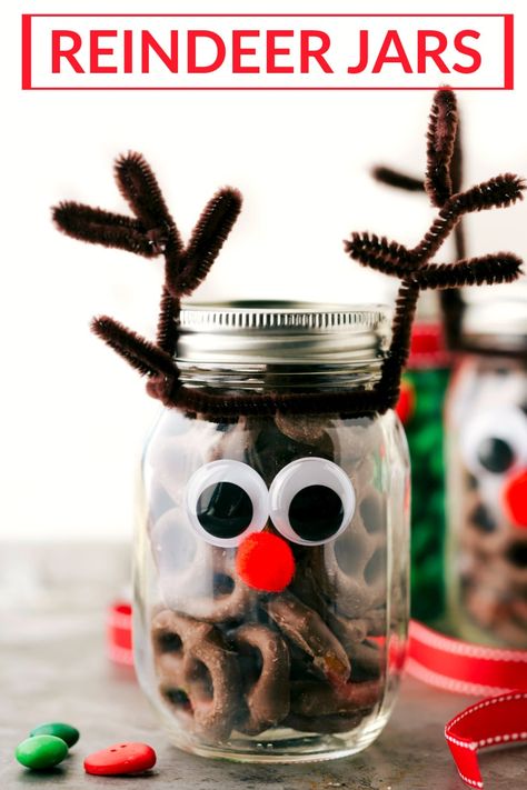 Need quick, easy, inexpensive, trendy & cute Christmas gifts?  DIY Mason Jar Gifts - lots of creative choices- both food and non-food jars! Can't go wrong! Joululahjat Diy, Easy Mason Jar Crafts, Mason Jar Gifts Diy, Mason Jar Christmas Crafts, Mason Jar Christmas Gifts, Reindeer Noses, Diy Jar Crafts, Mason Jar Crafts Diy, Christmas Mason Jars