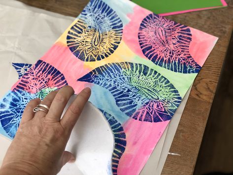 Foam Printmaking Lesson, Printmaking For Middle School, Printmaking For Kids Elementary Art, Printmaking Projects For Kids, Easy Middle School Art Lessons, Printing For Kids Art, Easy Printmaking Ideas, Printmaking Art Lesson, Foam Printmaking