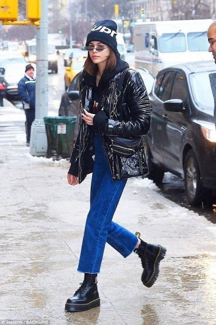 Bikercore Style, Kaia Gerber Street Style, Platform Docs, Hailey Rhode Baldwin, Kaia Gerber Style, Dr Martens Outfit, Skirt Diy, Goth Outfit, Kaia Gerber