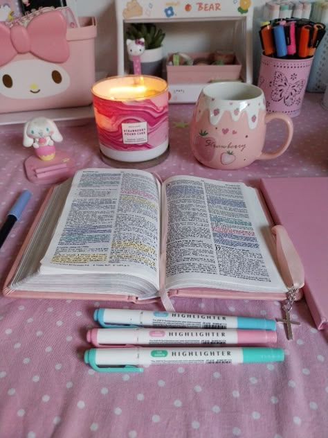 Highlighted Bible, Christian Friendship, Cute Bibles, Inspire Bible Journaling, Kjv Bible, Christian Bible Study, Ayat Alkitab, Bible Study Lessons, Bible Time