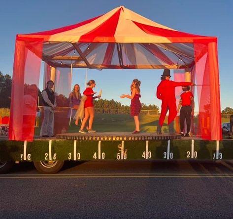 Greatest Show On Turf Homecoming Float, Circus Theme Homecoming Float, Greatest Showman Parade Float, Carnival Float Ideas, Carnival Floats Parade, Circus Theme Parade Float, Float Themes For Parade, Circus Parade Float, Circus Parade Float Ideas