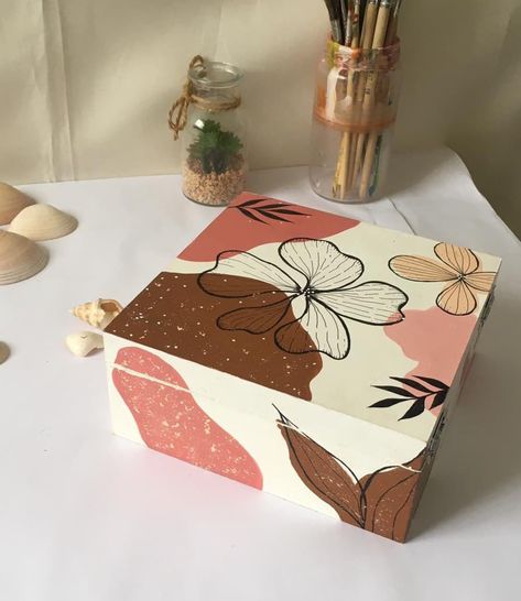 Boho Box Art, Mdf Box Painting, Small Painted Boxes Ideas, Wood Jewelry Box Diy, Box Painting Design, Wood Box Painting Ideas Easy, Shoebox Painting Ideas, Wooden Jewelry Box Painting Ideas, Box Painting Ideas Easy