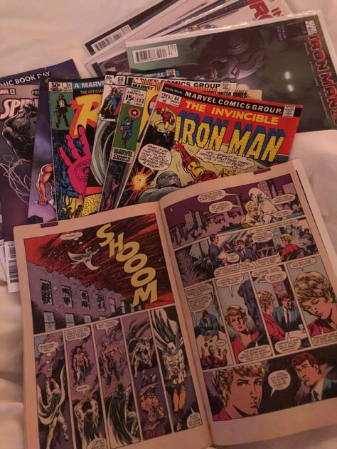 Comic Book Nerd Aesthetic, Spiderman Comics Aesthetic, Superhero Comic Aesthetic, Old Comic Books Aesthetic, Comicon Aesthetic, Geekcore Aesthetic, Miles Core Aesthetic, Comics Aethstetic, Nerd Aesthetic Men