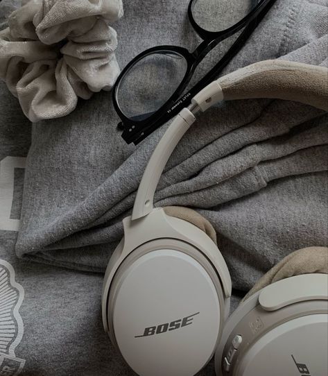 Headphones you NEED! NEW Bose QuietComfort Wireless Noise Cancelling Headphones, Bluetooth Over Ear Headphones with Up To 24 Hours of Battery Life, White Smoke | gift ideas for her | gift ideas | aesthetic headphones | that girl aesthetic | aesthetic gift ideas | aesthetic | headphones Headphones Bose Aesthetic, Bose Headphones Aesthetic White, Headphones Product Photography, Bose Qc45 Aesthetic, Bose Headphones Outfit, Over Ear Headphones Aesthetic, Chunky Headphones, Mary Core, Bose Qc45