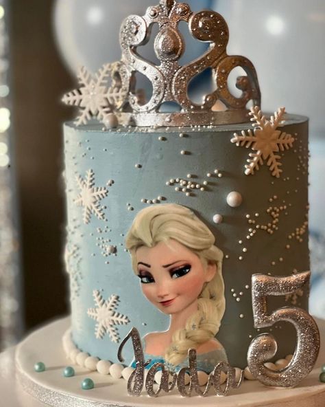 IG: @emines_zucker_welt Frozen Cake Ideas Birthdays, Elsa Birthday Cakes, Elsa Cake Ideas, Cake Elsa Frozen, Princess Elsa Cake, Frozen Torte, Frozen Cake Designs, Frozen 2 Cake, Torte Frozen