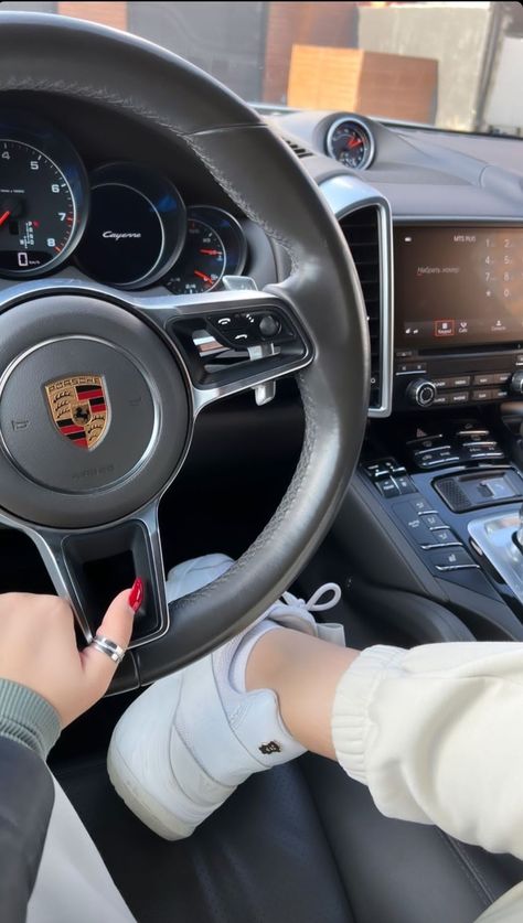 Car Girl Aesthetic, Luxury Cars Porsche, Luxury Mom, Porsche Girl, Cars Porsche, Mom Lifestyle, Porsche Club, Soft Life, Luxury Lifestyle Dreams