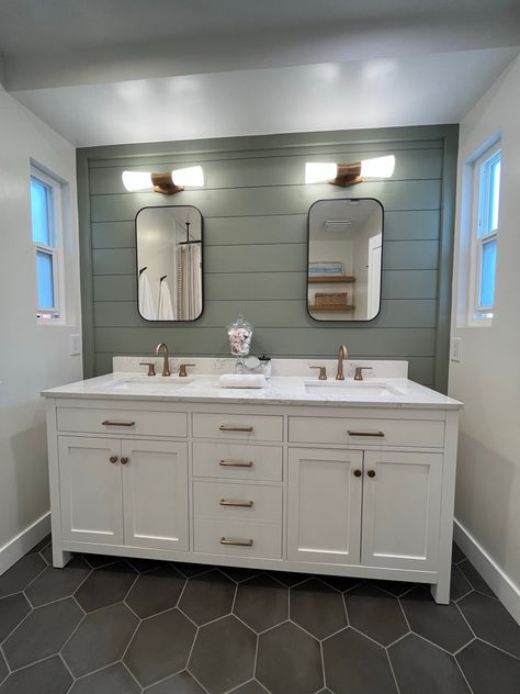 Sherwin Williams Alabaster SW 7008: Paint Color Review - Kylie M Interiors Sherwin Williams Alabaster Cabinets, Alabaster Bathroom, Alabaster Sherwin Williams, Modern Home Trends, Obx House, Remodeling Trends, Farming Life, Modern Basement, Bathroom Remodels