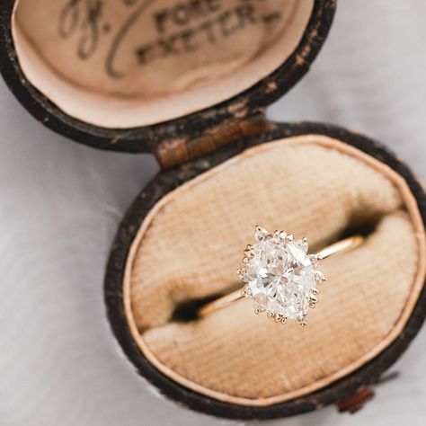 Vintage Elegant Engagement Rings, Intricate Oval Engagement Ring, Classy Oval Engagement Rings, Elegant Intricate Engagement Rings, Vintage Style Oval Engagement Rings, Round Antique Engagement Ring, Vintage Inspired Oval Engagement Rings, Vintage Oval Cut Engagement Ring, Old Money Rings Engagement