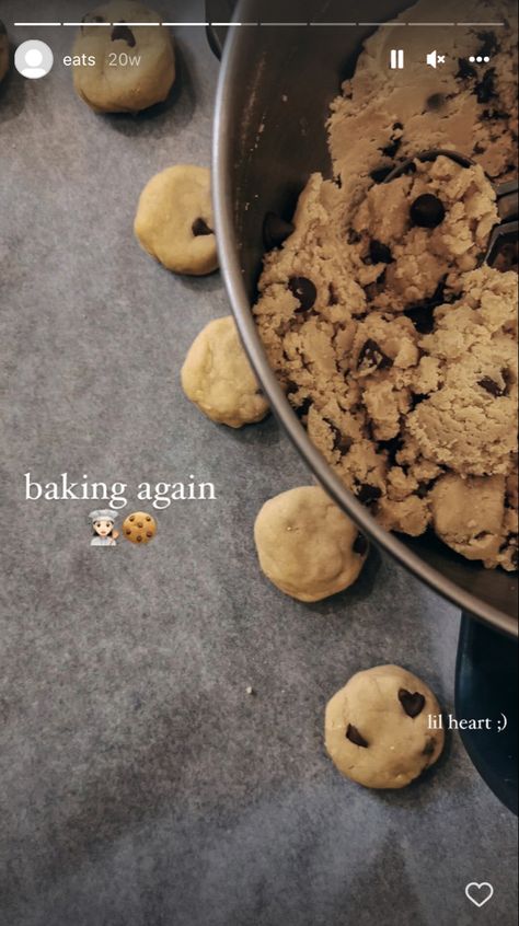 Dessert Stories Instagram, Baking Photography Instagram, Bake Cookies Aesthetic, Baking Aesthetic Story, Cookie Business Aesthetic, Cookie Making Aesthetic, Baking Ig Story Ideas, Cookies Aesthetic Photography, Soft Cookies Aesthetic