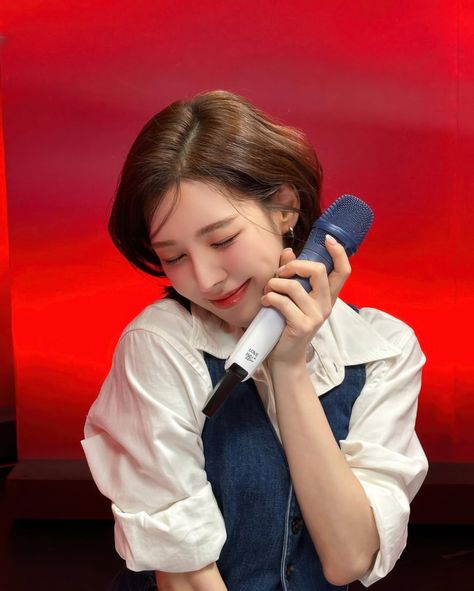 Red Velvet Wendy, Happy 10th Anniversary, Led Dance, Wendy Red Velvet, Musical Group, Girl Cakes, Kpop Girl Groups, Height And Weight, Instagram Update