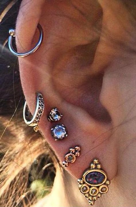 Upper Ear Earrings, Piercing Jewelry Ideas, Ear Cuff Piercing, Ear Piercing Jewelry, Ear Piercings Helix, Classy Earrings, Cute Ear Piercings, Statement Fashion, Bar Stud Earrings