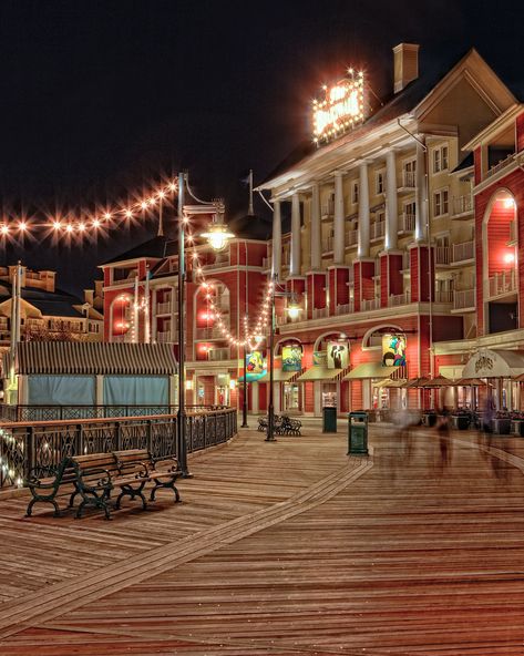 Boardwalk At Night, Disney Boardwalk Resort, Disney Cute, Disney Boardwalk, Disney World Hotels, Disney Hotels, Disney World Florida, Disney Vacation Club, Disney Photography