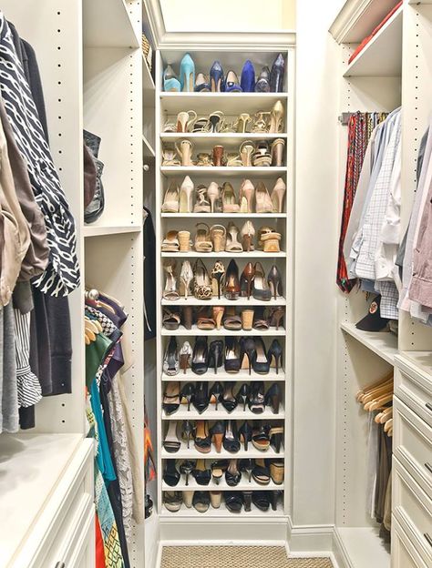 Store your shoes heel to toe so that more pairs can fit on a shelf Narrow Closet, Small Walk In Closet, Closet Small Bedroom, Closet Shoe, Amazing Closets, Walking Closet, Closet Shoe Storage, Walk In Closet Design, Simple Closet