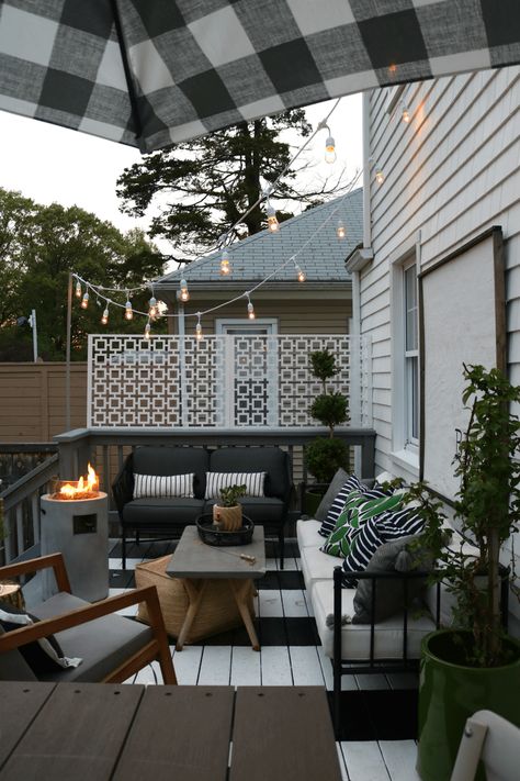 Small Patio Ideas On A Budget, Outdoor Deck Decorating, Small Deck Decorating Ideas, Garden Wallpaper, Budget Patio, Small Deck, Diy Deck, Deck Lighting, Outdoor Patio Decor