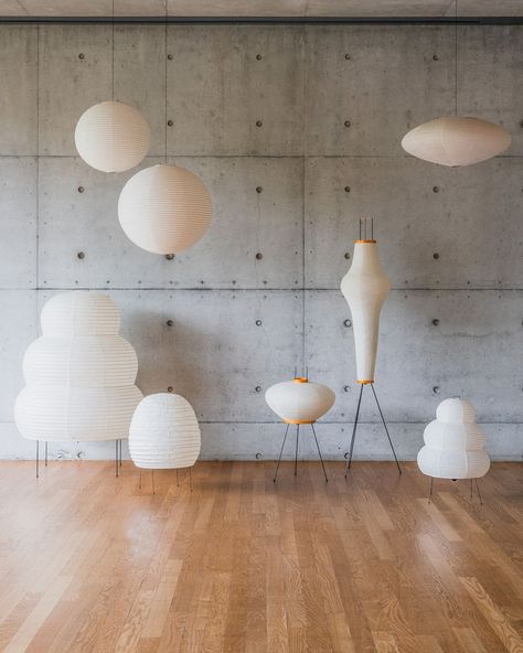 @vitra on Instagram: “In 1951 Isamu Noguchi began to design the Akari Light Sculptures, works characterised by weightless luminosity. He chose the name 'akari'…” Akari Light Sculpture, Akari Noguchi Lamp, Noguchi Akari Lamp, Isamu Noguchi Lamp, Akari Lamp Interior, Noguchi Lamps, Akari Noguchi, Akari Lamp, Akari Light