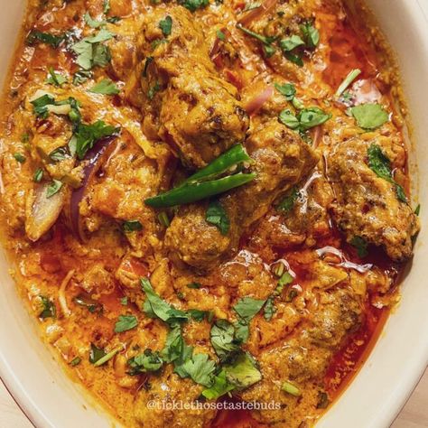 Chicken Tikka Karahi - Pakistani Style (Murgh Tikka Kadai) | Tickle Those Taste Buds Pakistani Rice Recipes, Chicken Karahi Recipe Pakistani, Pakistani Chicken Recipes, Chicken Malai, Karahi Recipe, Pakistani Dishes, Chicken Karahi, Creamy Chicken Recipes, Pakistani Style