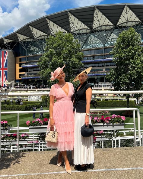 The best girls day getting dressed up for The Royal Ascot 🐎🤍🥂👒 @georgiamay 💗 . . Ascot 2024, Royal Ascot, Race day outfit . . #ascot2024 #royalascot #royalascot2024 #ladiesday #ladiesdayout #raceday #racedayfashion #racedayoutfit #karenmillen #karrenmillendress #fascinator #hatstyle #raceseason #ascot #ascotraces #ascotracecourse #ascothats #ascotstyle #ascotfashion #girlsday Ascot Outfits, Ascot Style, Race Day Fashion, Race Outfit, Race Day Outfits, Races Fashion, Girls Day, Getting Dressed, Royal Ascot