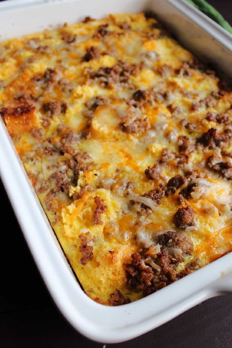 Cornbread And Sausage, Cornbread Breakfast, Easy Breakfast Bake, Breakfast Casserole With Bread, Sausage Cornbread Stuffing, Sausage Breakfast Casserole, Breakfast Recipies, Baked Breakfast Recipes, Sausage Casserole