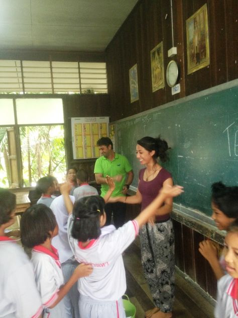 teaching in Thailand Teaching English Abroad Aesthetic, Voulenteer Aesthetic, Teaching Abroad Aesthetic, Helping People Aesthetic, Working With Kids Aesthetic, Pedagogy Aesthetic, Humanitarian Aesthetic, Thailand Lifestyle, Teaching Abroad