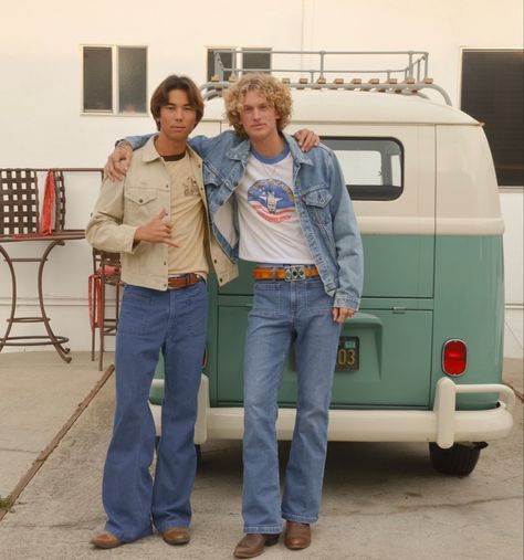 Vintage Mens Fashion 70s, 70s Denim Outfit Men, 60s Cowboy Fashion, Woodstock Mens Fashion, 70s Show Outfits Men, 70s Aesthetic Men Outfit, Woodstock Outfit Men, 1970s Style Men, Men 70s Aesthetic