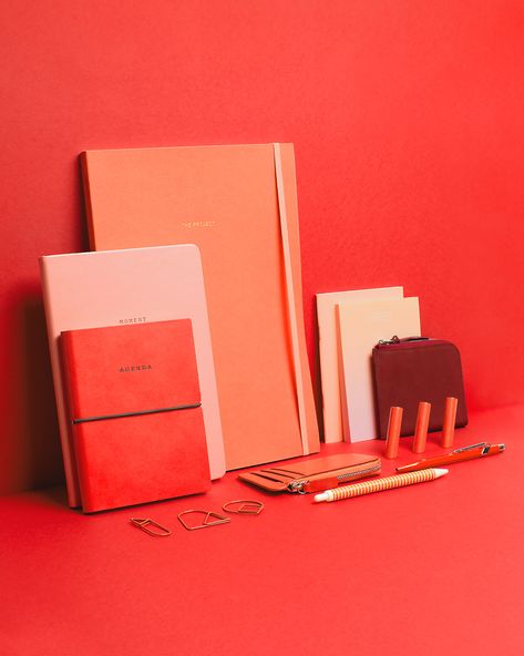 Stationery Photography Ideas, Stationary Product Photography, Product Photography Book, Photography Of Books, Book Product Photography, Stationary Photography, Fall Look Book, Stationery Photography, Red Journal