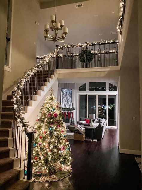 Christmas House Interior, Christmas Home Aesthetic, Christmas Dreaming, Cozy Christmas Decor, Dream Life House, Christmas Decor Inspiration, Cosy Christmas, Christmas Room Decor, Christmas Living Rooms