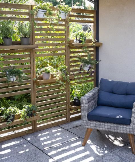 Garden Wall Planter, Outdoor Garden Storage, Taman Air, Garden Privacy Screen, Balcony Privacy, Garden Privacy, Vertical Garden Wall, Garden Screening, Balcony Plants