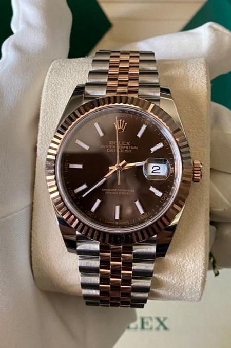 Chocolate RG Datejust 126331 - Rolex Forums - Rolex Watch Forum Rolex Datejust Chocolate Dial, Rolex Chocolate Dial, Rolex Pictures, Wrist Weights, Rolex Wrist Watch, Rolex Datejust Men, Rolex Collection, Nice Watches, Seiko Mod