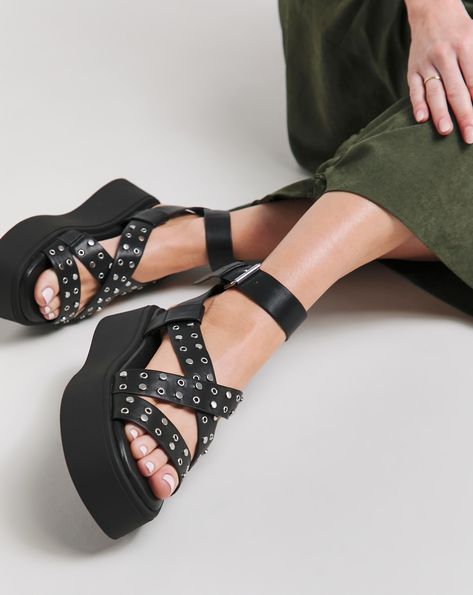 Get that grunge look with our new studded flatform sandals. The crossover straps feature an array of eyelets and studs, the ankle strap is entirely adjustable with a buckle and the spongey eva foam sole will provide you with the upmost comfort.