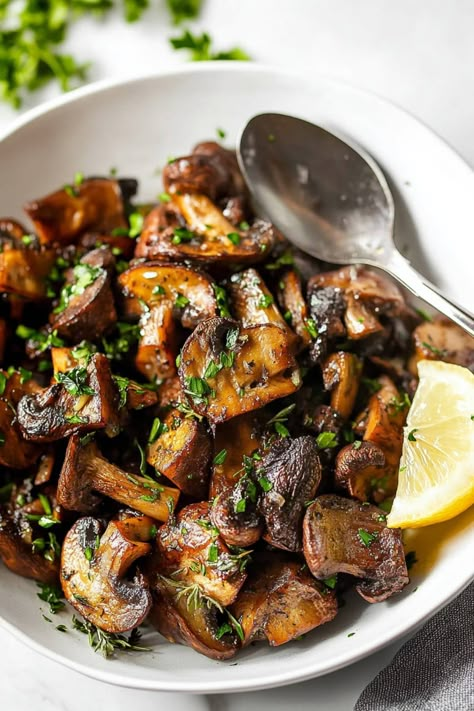 Roasted Mushrooms Recipe - Insanely Good Crimini Mushrooms Recipes, Dinner Party For 4, Prime Rib Sides, Rib Sides, Rosemary Mushrooms, Thanksgiving Dinner Table Setting, Mushroom Side Dishes, Mushroom Recipes Healthy, Garlic And Olive Oil