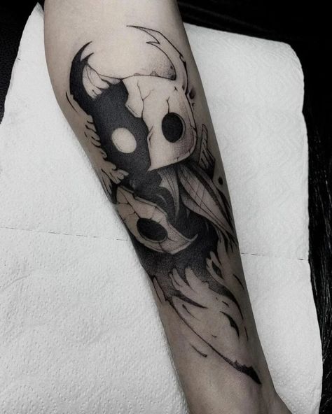 51 Hollow Knight Tattoos to Adore Before Silksong - Body Artifact Pokemon Tattoo Black And White, Hollow Knight Tattoo Ideas, Knight Tattoos, Hollow Tattoo, Dark Souls Tattoo, Peach Tattoo, Tattoo Trash, Cyberpunk Tattoo, Small Neck Tattoos