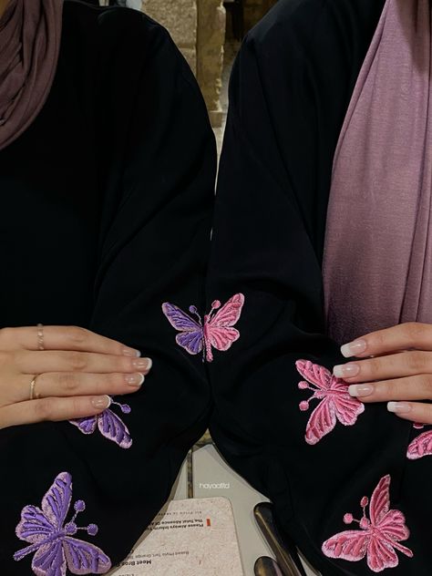 Pink And Black Abaya, Work Abaya Designs, Eid Outfit Ideas, Luxury Bag Brands, Abaya Designs Latest, Simple Hijab, Black Abaya, Muslim Fashion Hijab Outfits, Afghan Clothes